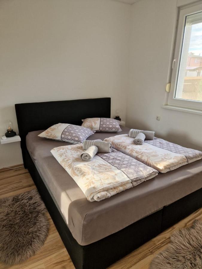 Apartment Luca พูลา ภายนอก รูปภาพ