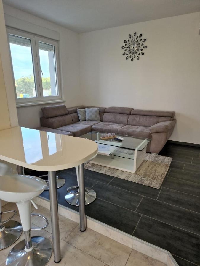 Apartment Luca พูลา ภายนอก รูปภาพ