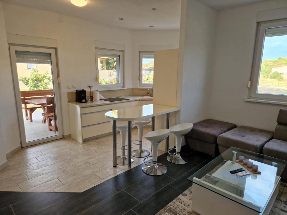 Apartment Luca พูลา ภายนอก รูปภาพ