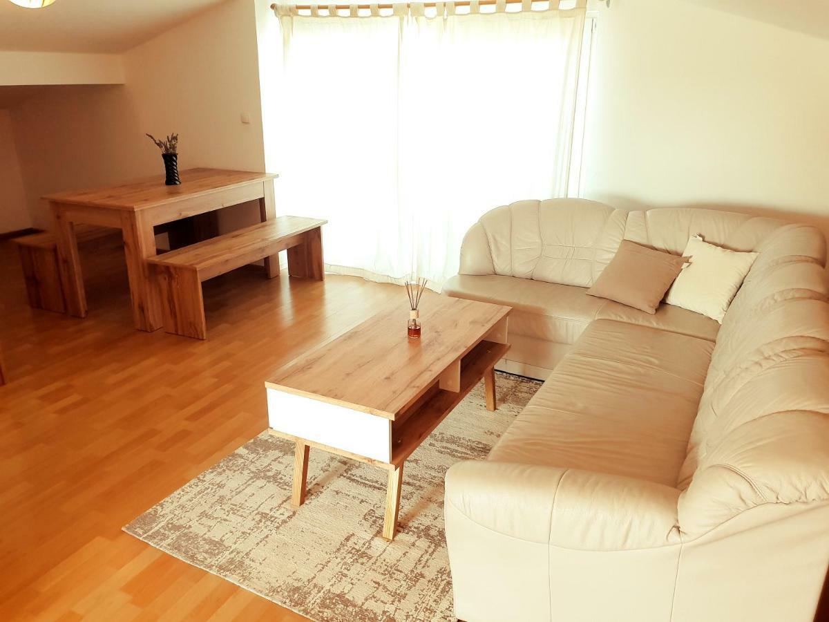 Apartment Luca พูลา ภายนอก รูปภาพ